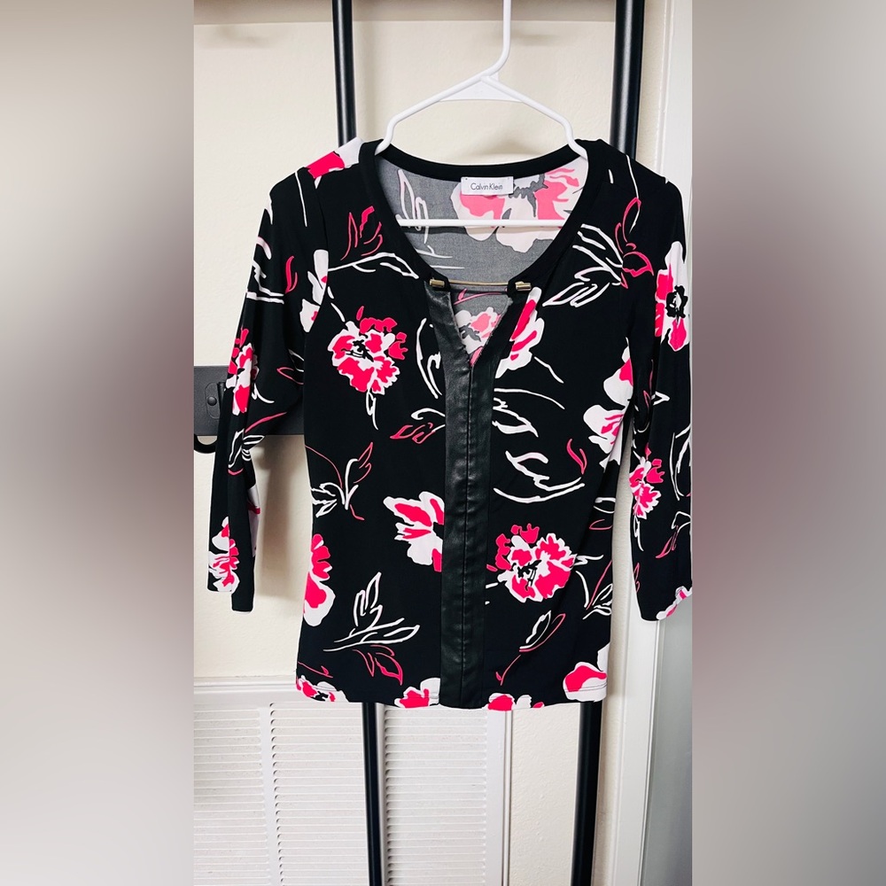 Calvin Klein women’s floral blouse